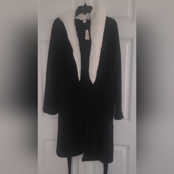 Victoria's Secret Other - Victoria's Secret NWT Size M/L Black Robe